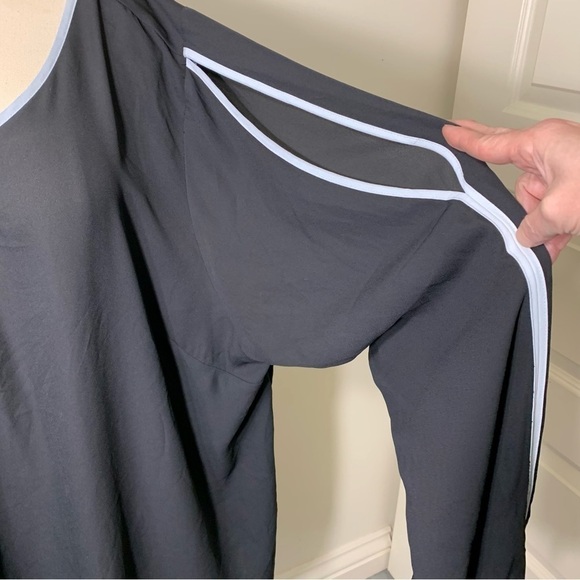 MAURICES Black Gray Minimalist Flowy Crepe Blouse Relax Fit Key Holes Sleeves 24 - Picture 4 of 11